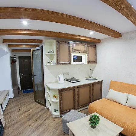 сучасна на площі ринок 3 після ремонту у місті львові самий центер