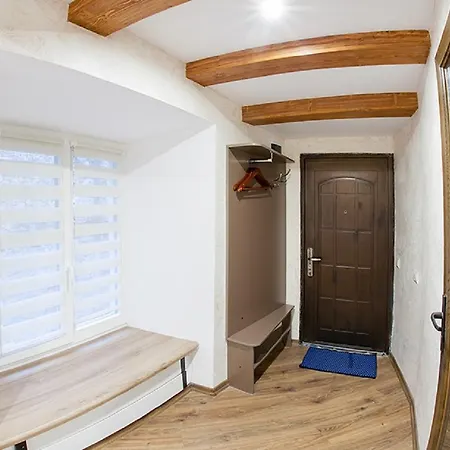 сучасна на площі ринок 3 після ремонту у місті львові самий центер * Lviv