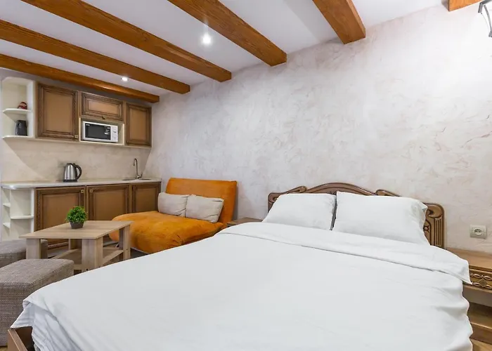 сучасна на площі ринок 3 після ремонту у місті львові самий центер Leópolis