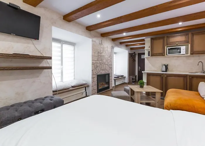 сучасна на площі ринок 3 після ремонту у місті львові самий центер * 리비프