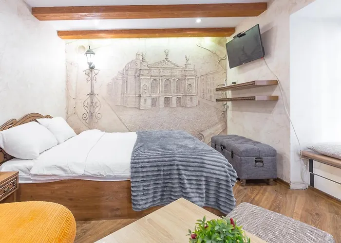 сучасна на площі ринок 3 після ремонту у місті львові самий центер Apartamento *