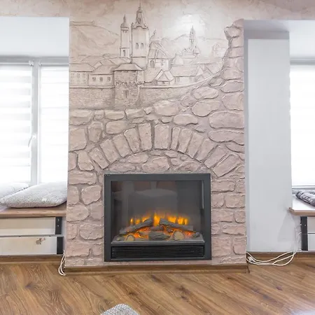 сучасна на площі ринок 3 після ремонту у місті львові самий центер *