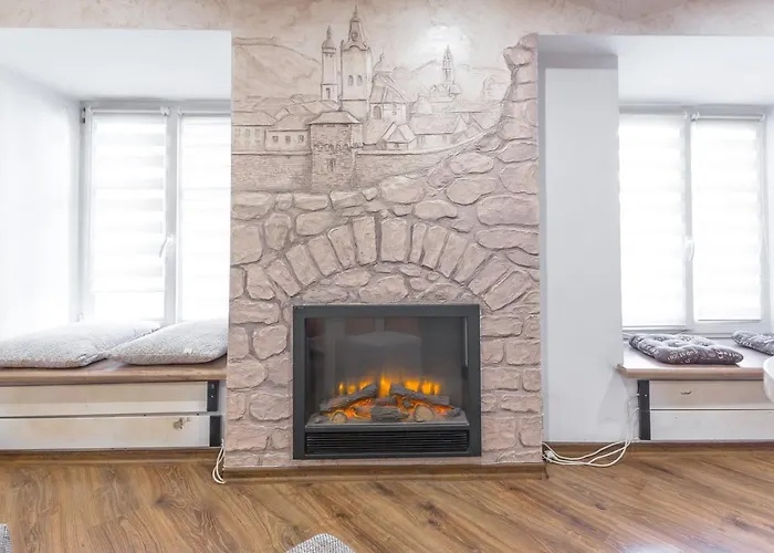 сучасна на площі ринок 3 після ремонту у місті львові самий центер *